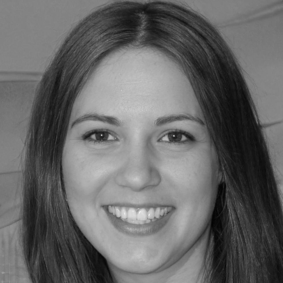 Financial expert providing consultation